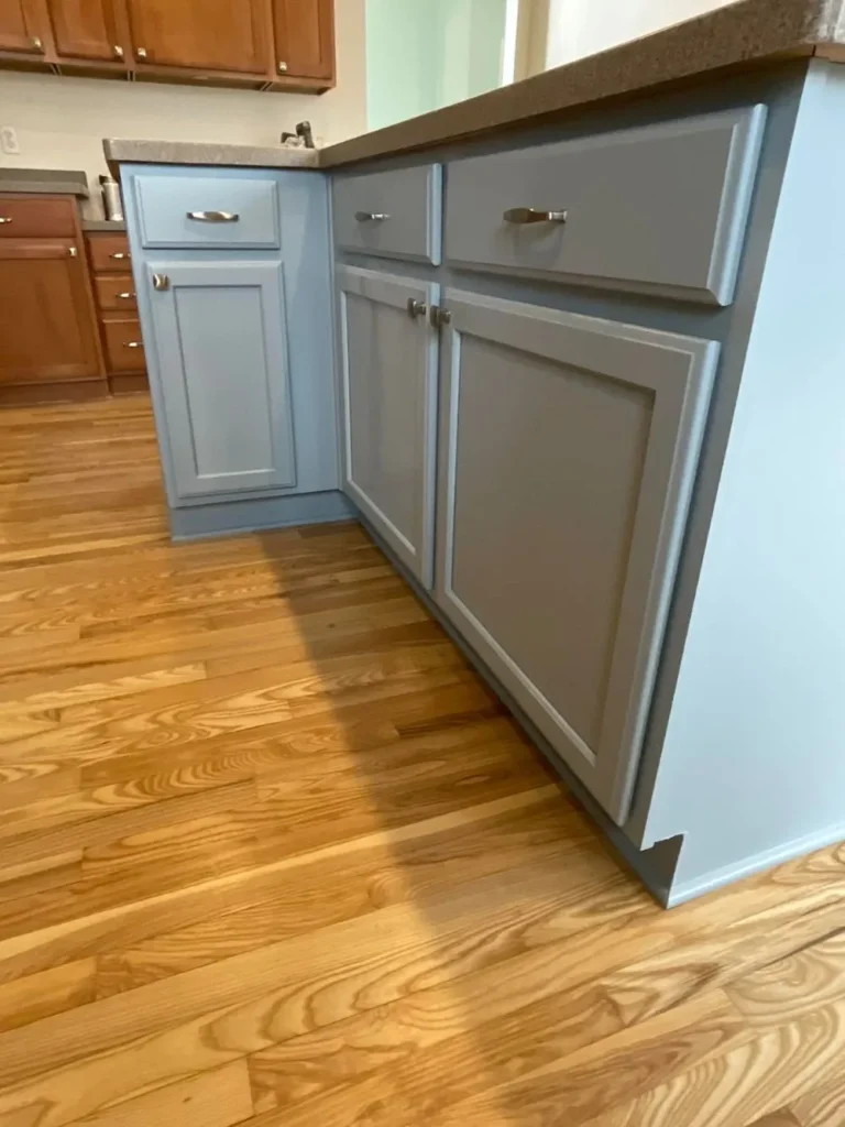 How to Remove Paint From Vinyl Flooring