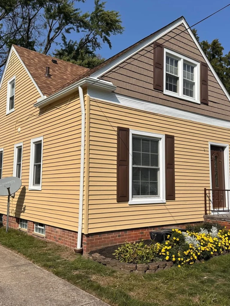 Painters In Cleveland, Ohio How to Pressure Wash a House With Vinyl Siding